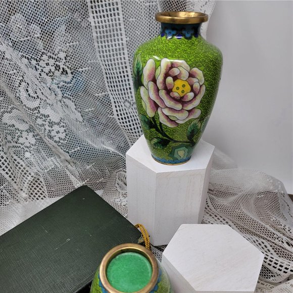 Vintage Green Cloisonné Vases One Matched Pair - Picture 9 of 10
